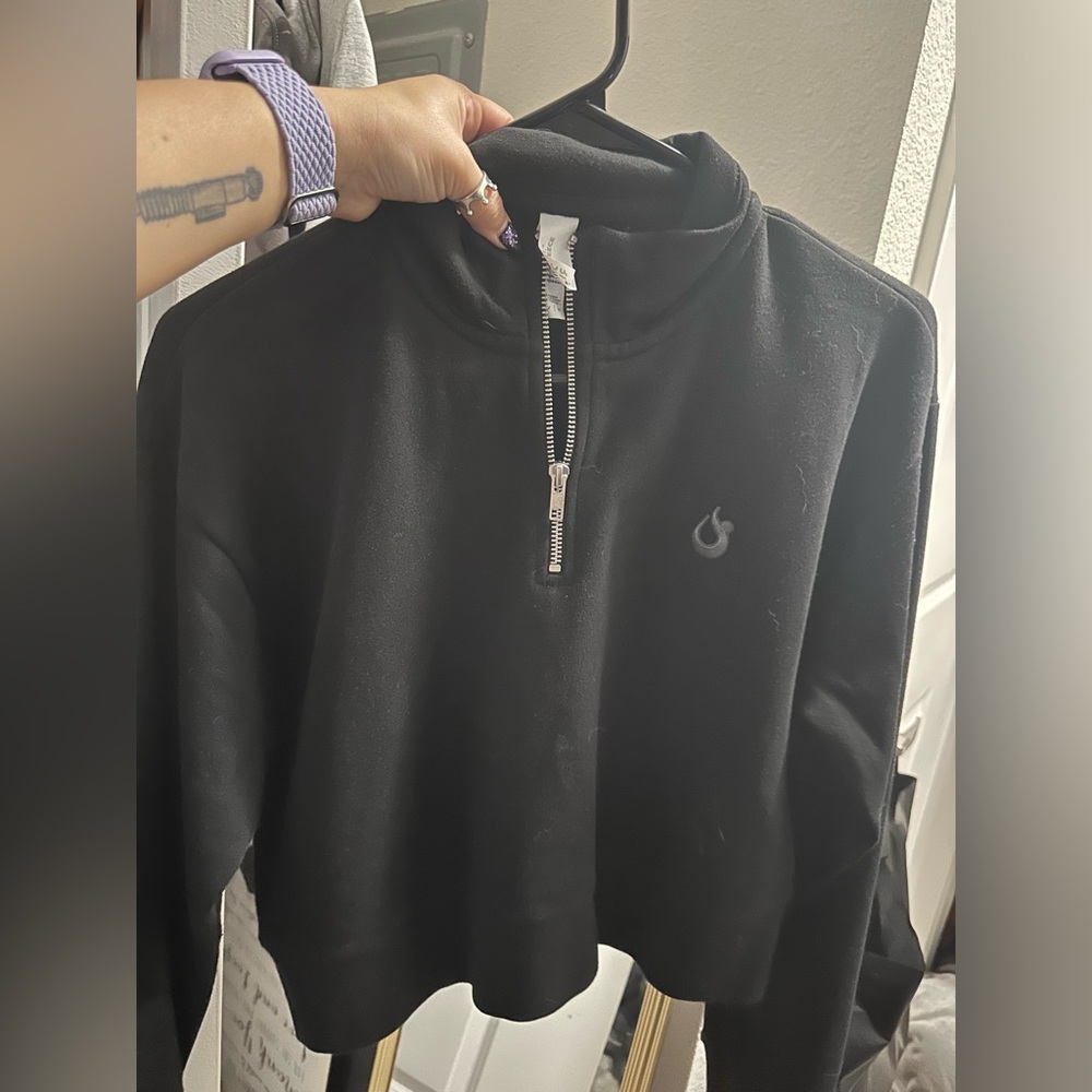 HOTWORX cropped v neck